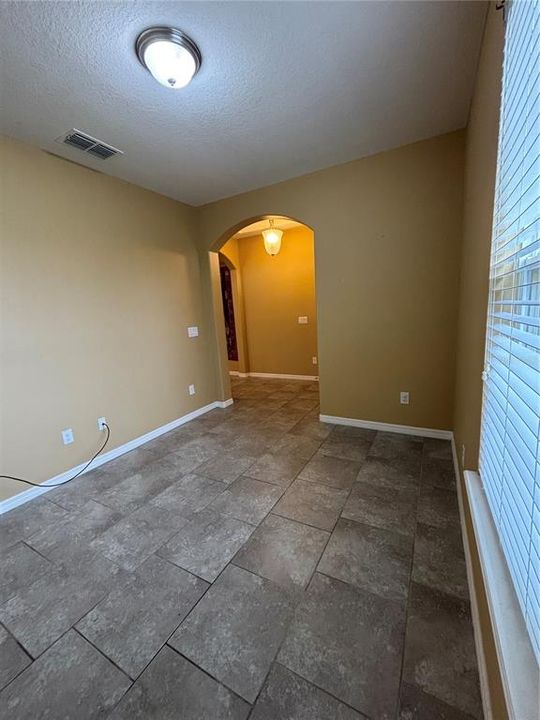 Activo con contrato: $349,000 (3 camas, 2 baños, 1839 Pies cuadrados)