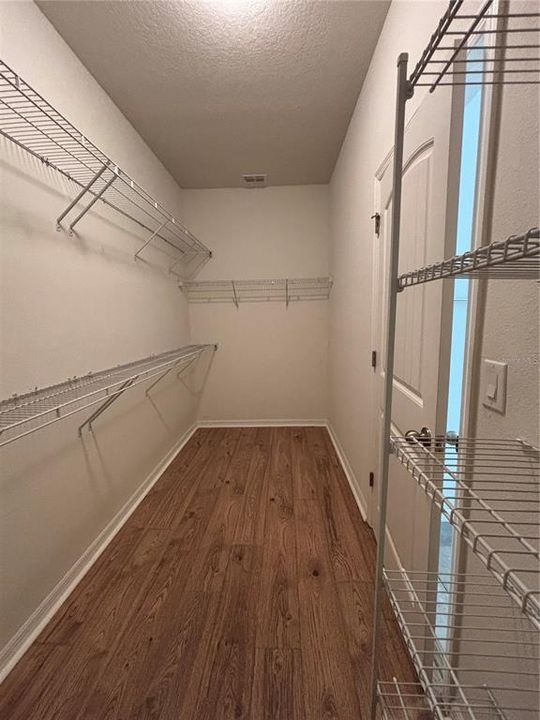 Activo con contrato: $349,000 (3 camas, 2 baños, 1839 Pies cuadrados)