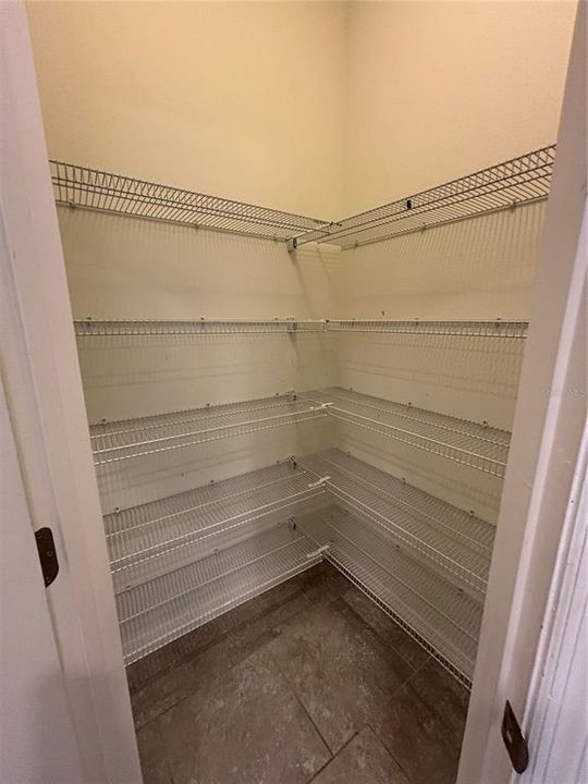 Activo con contrato: $349,000 (3 camas, 2 baños, 1839 Pies cuadrados)