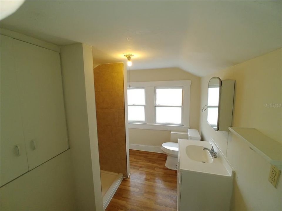 En Venta: $398,000 (6 camas, 0 baños, 2352 Pies cuadrados)