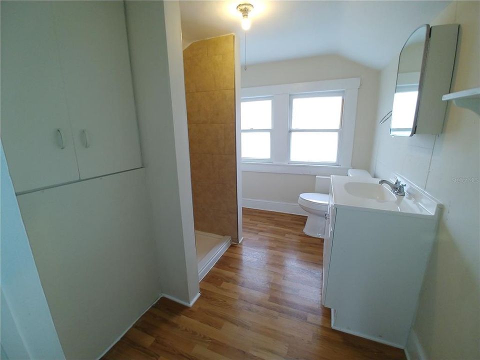 En Venta: $398,000 (6 camas, 0 baños, 2352 Pies cuadrados)
