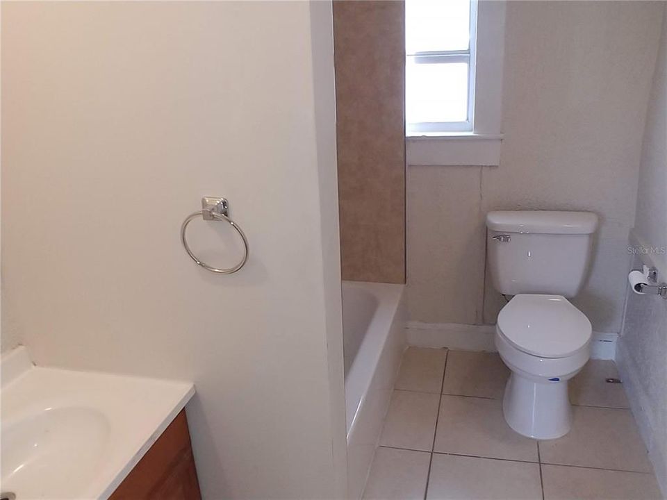 En Venta: $398,000 (6 camas, 0 baños, 2352 Pies cuadrados)