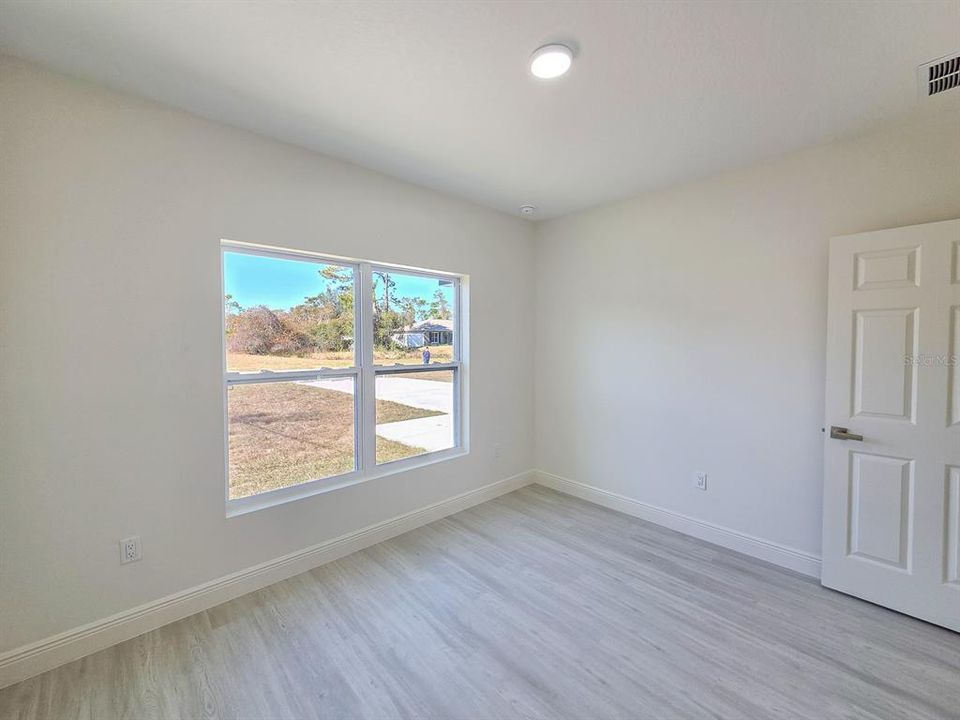 Active With Contract: $324,900 (3 beds, 2 baths, 1399 Square Feet)
