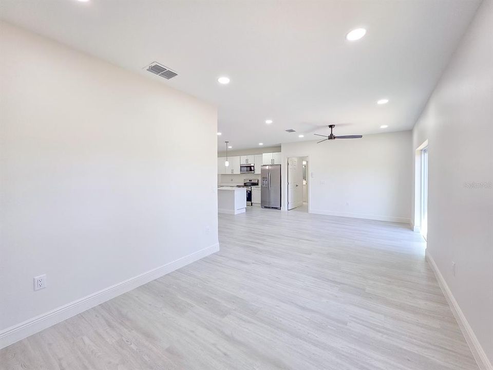 Active With Contract: $324,900 (3 beds, 2 baths, 1399 Square Feet)