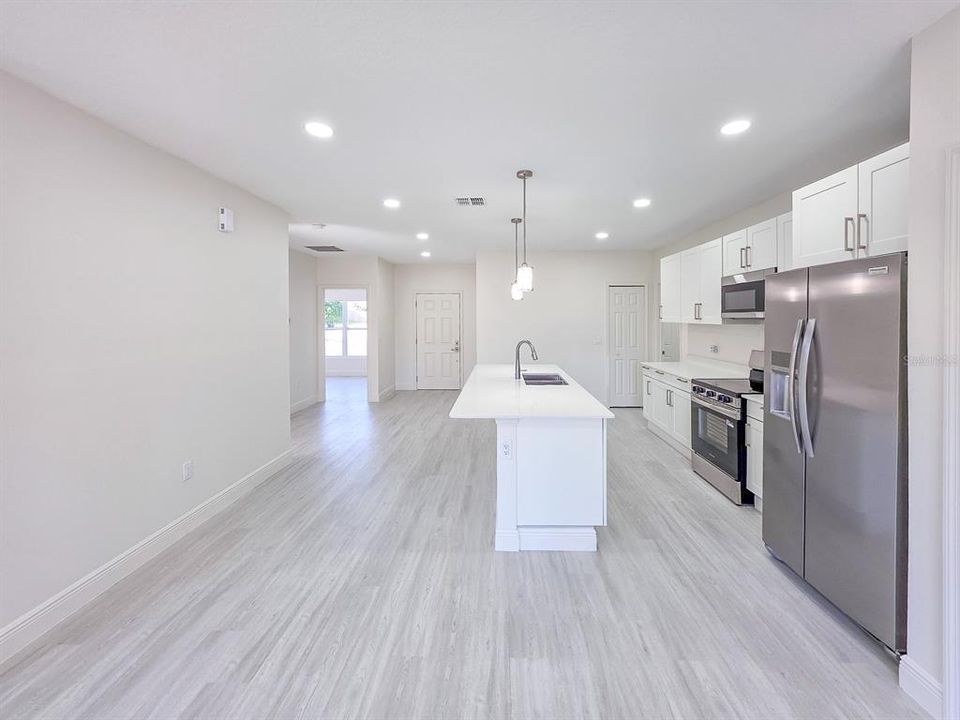 Active With Contract: $324,900 (3 beds, 2 baths, 1399 Square Feet)