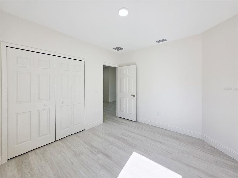 Active With Contract: $324,900 (3 beds, 2 baths, 1399 Square Feet)