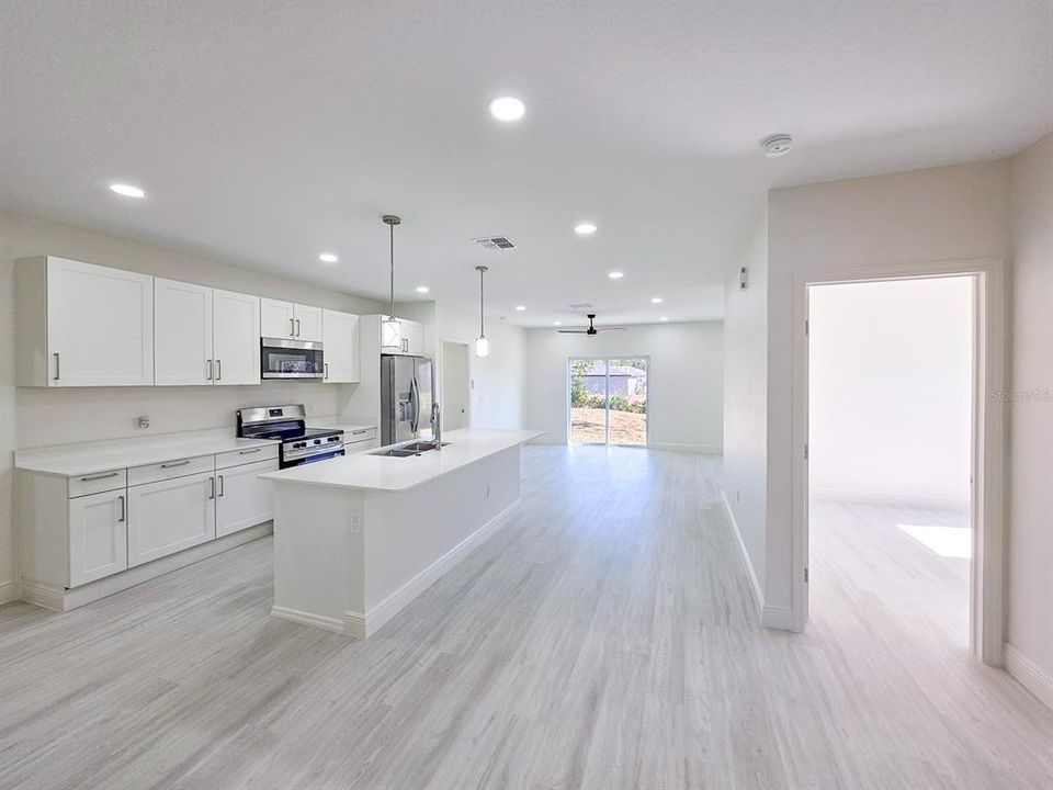 Active With Contract: $324,900 (3 beds, 2 baths, 1399 Square Feet)