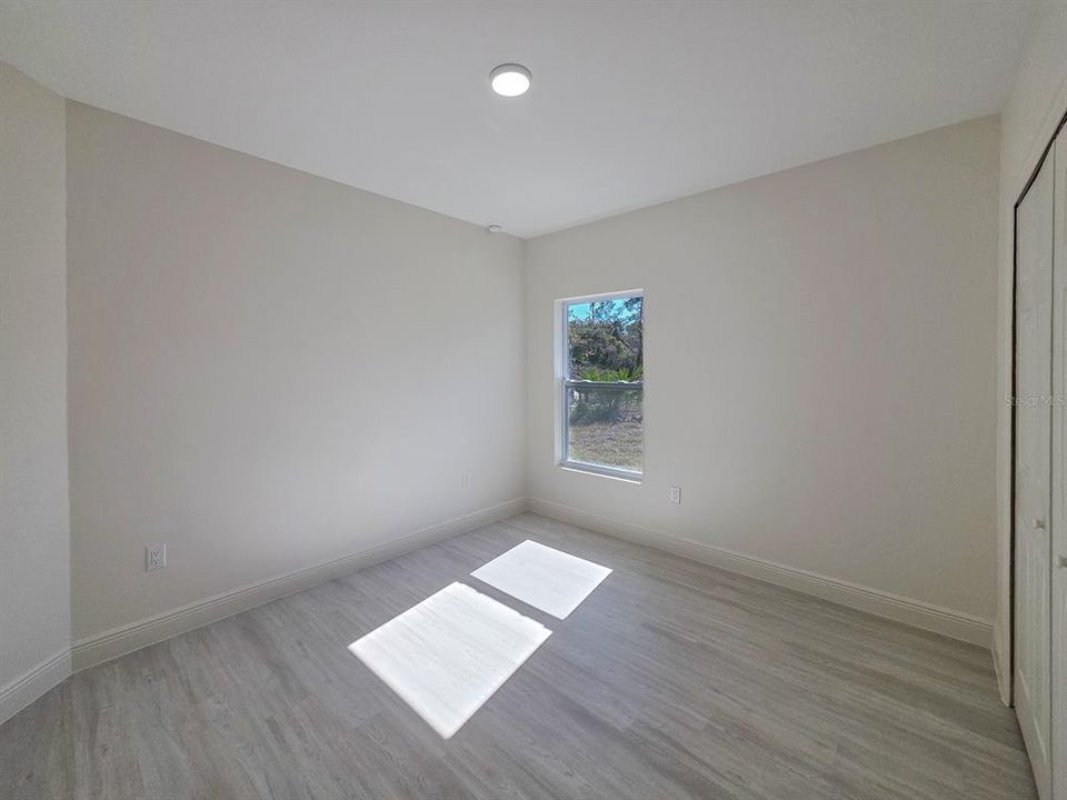 Active With Contract: $324,900 (3 beds, 2 baths, 1399 Square Feet)