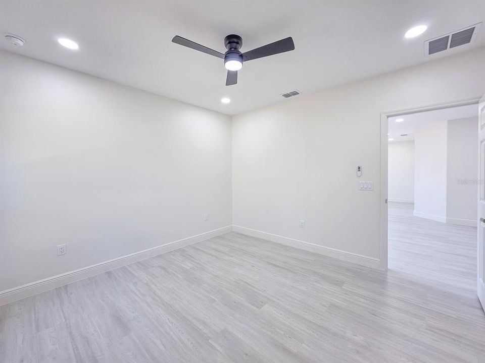 Active With Contract: $324,900 (3 beds, 2 baths, 1399 Square Feet)