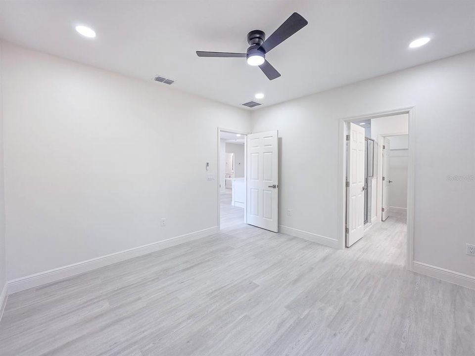 Active With Contract: $324,900 (3 beds, 2 baths, 1399 Square Feet)
