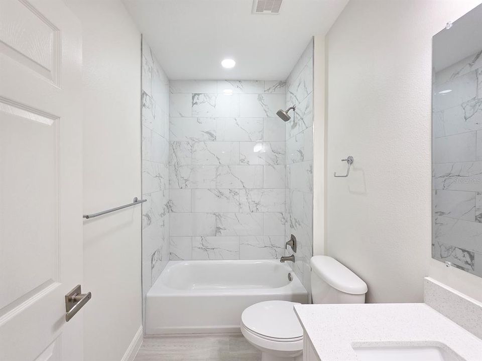 Active With Contract: $324,900 (3 beds, 2 baths, 1399 Square Feet)
