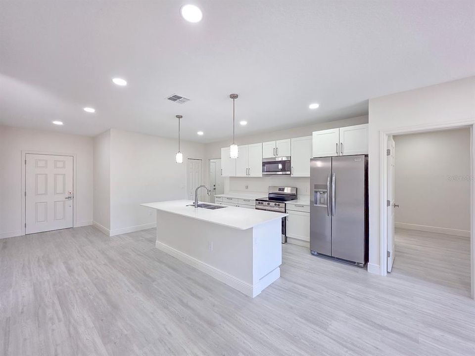 Active With Contract: $324,900 (3 beds, 2 baths, 1399 Square Feet)