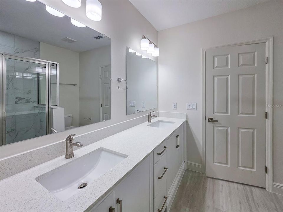 Active With Contract: $324,900 (3 beds, 2 baths, 1399 Square Feet)