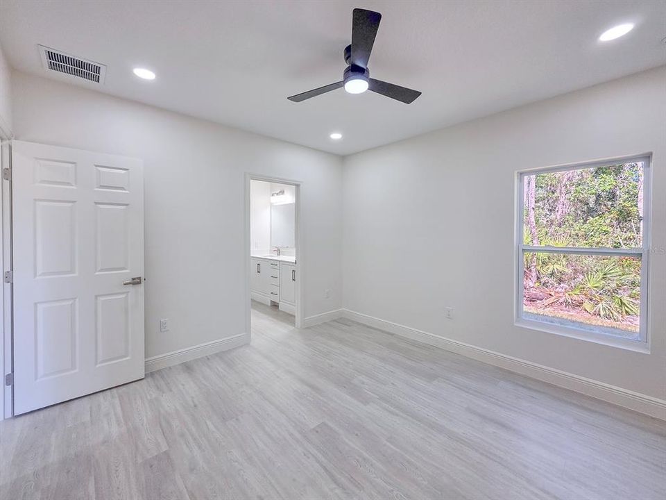 Active With Contract: $324,900 (3 beds, 2 baths, 1399 Square Feet)