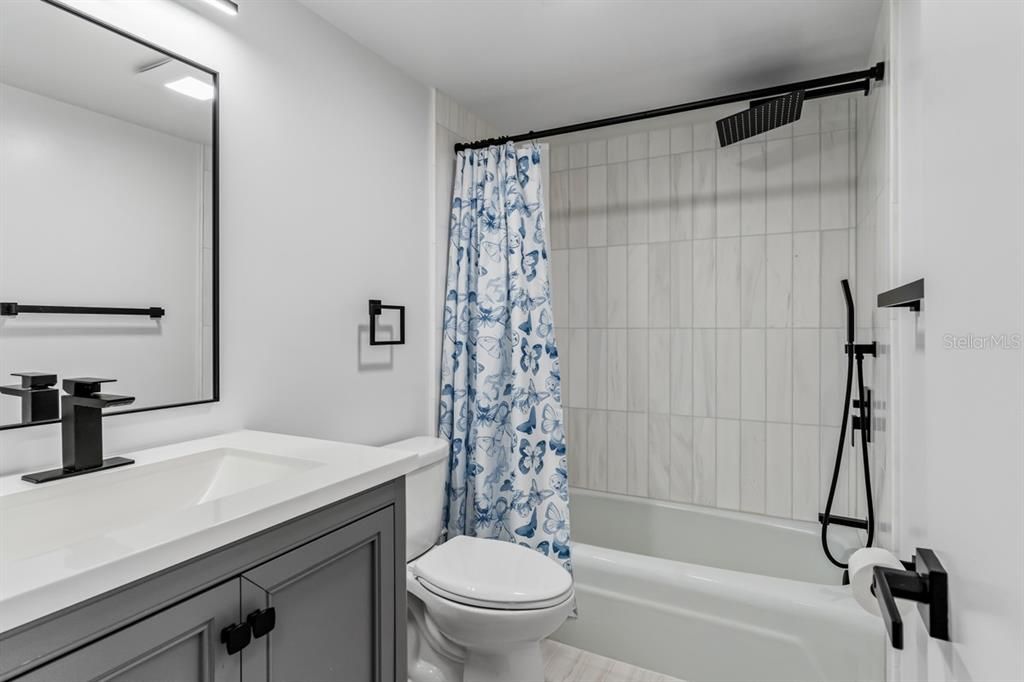 For Rent: $4,000 (2 beds, 2 baths, 1085 Square Feet)