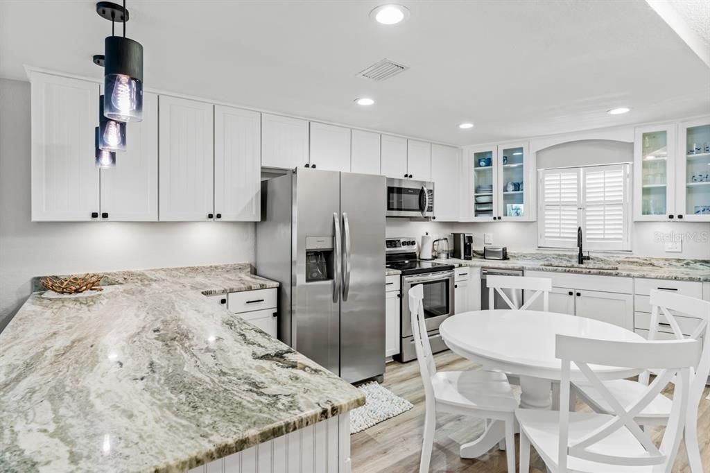 For Rent: $4,000 (2 beds, 2 baths, 1085 Square Feet)