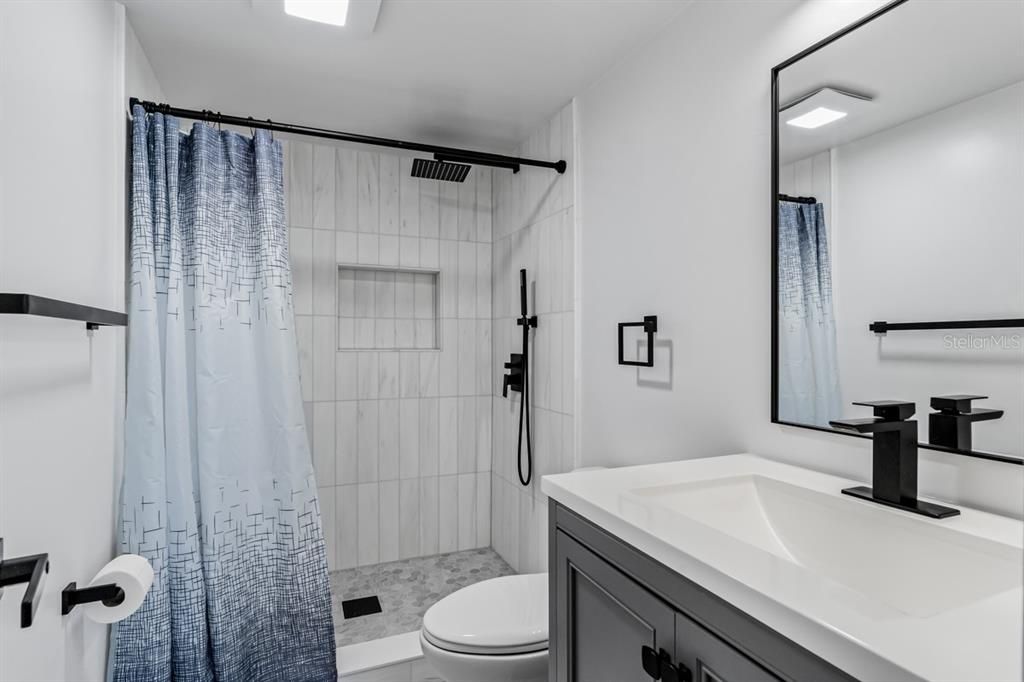 For Rent: $4,000 (2 beds, 2 baths, 1085 Square Feet)