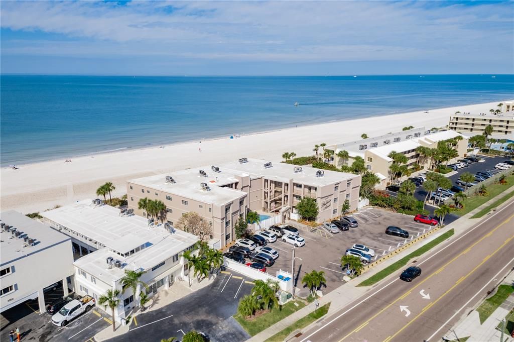 For Rent: $4,000 (2 beds, 2 baths, 1085 Square Feet)