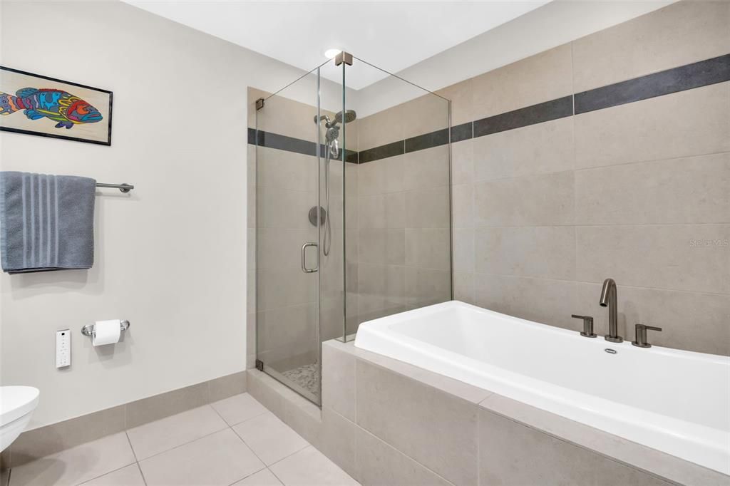 For Sale: $1,150,000 (2 beds, 2 baths, 1465 Square Feet)
