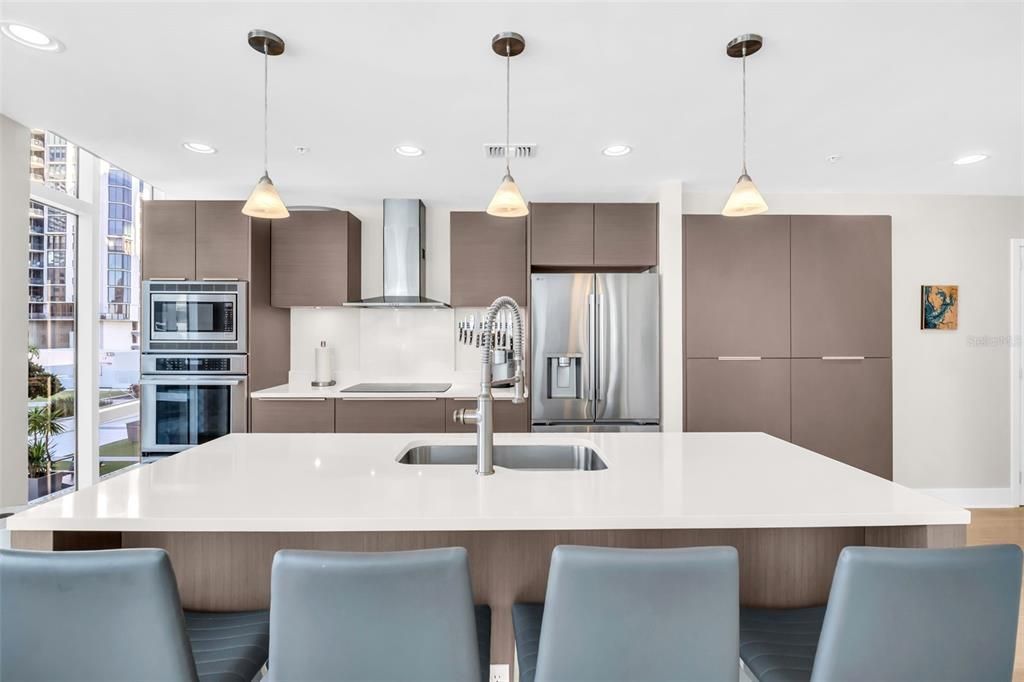 For Sale: $1,150,000 (2 beds, 2 baths, 1465 Square Feet)