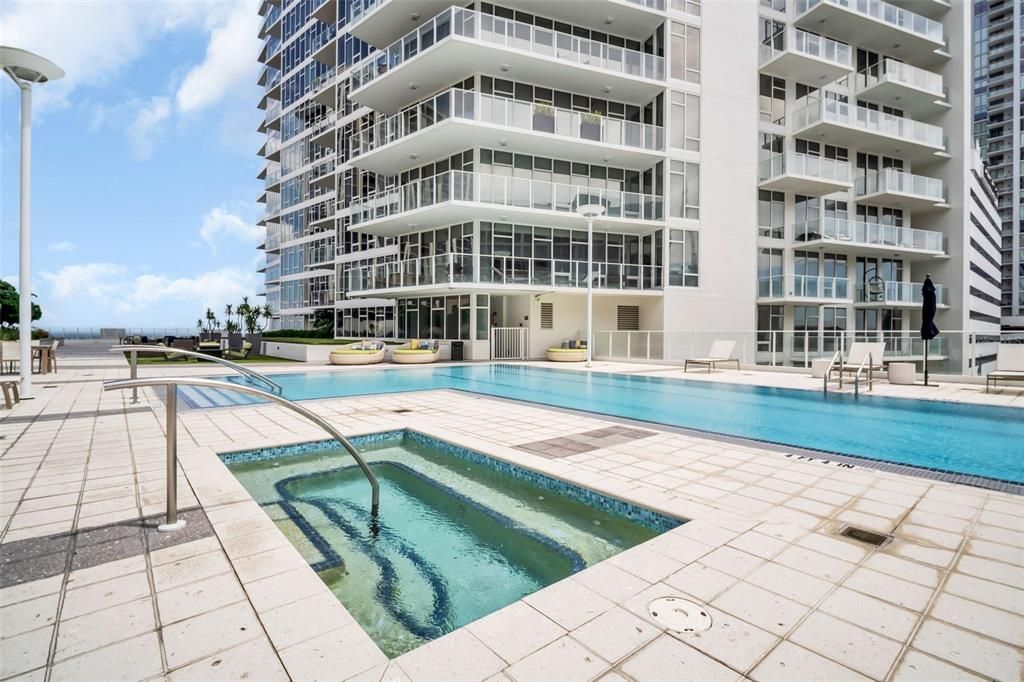 For Sale: $1,150,000 (2 beds, 2 baths, 1465 Square Feet)