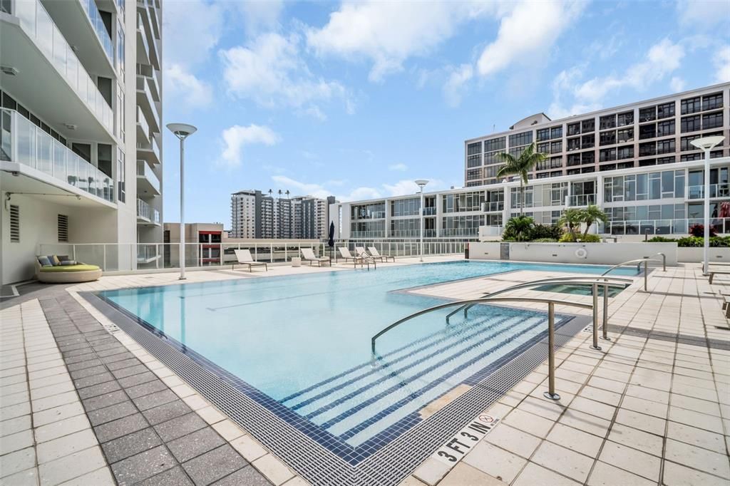 For Sale: $1,150,000 (2 beds, 2 baths, 1465 Square Feet)