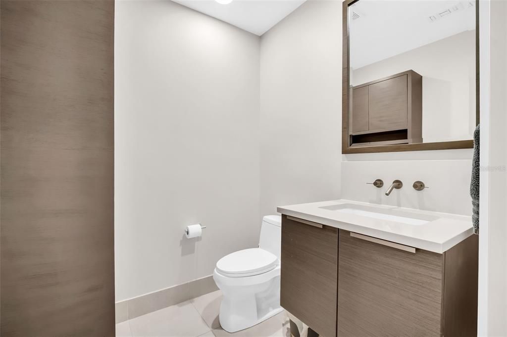 For Sale: $1,150,000 (2 beds, 2 baths, 1465 Square Feet)