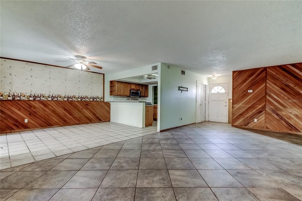 Activo con contrato: $89,900 (3 camas, 2 baños, 1356 Pies cuadrados)