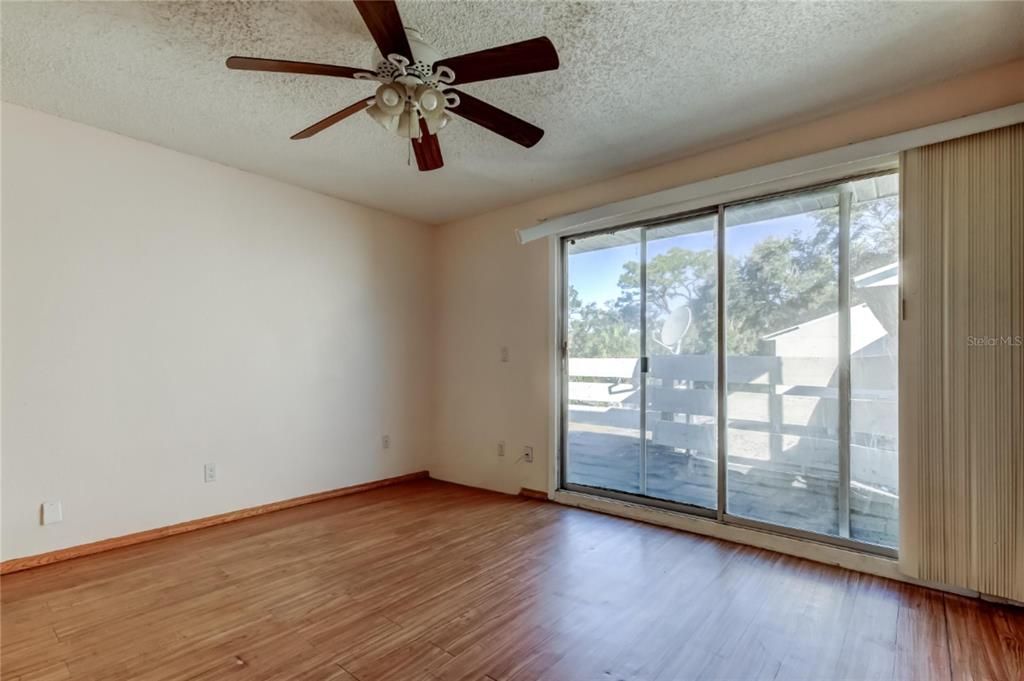 Activo con contrato: $89,900 (3 camas, 2 baños, 1356 Pies cuadrados)
