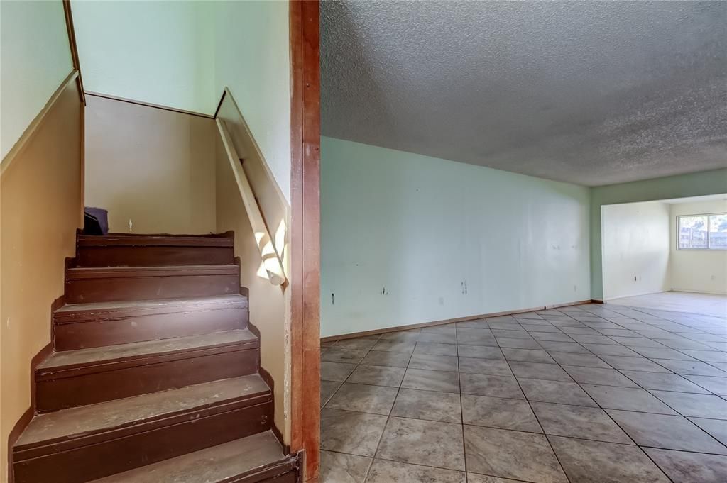 Activo con contrato: $89,900 (3 camas, 2 baños, 1356 Pies cuadrados)
