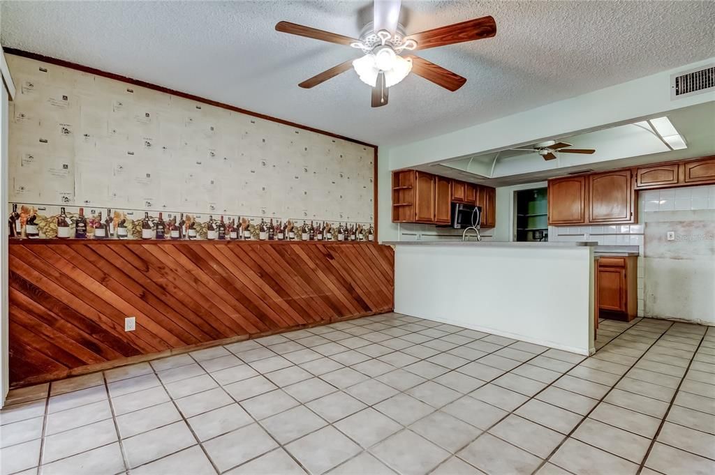 Activo con contrato: $89,900 (3 camas, 2 baños, 1356 Pies cuadrados)