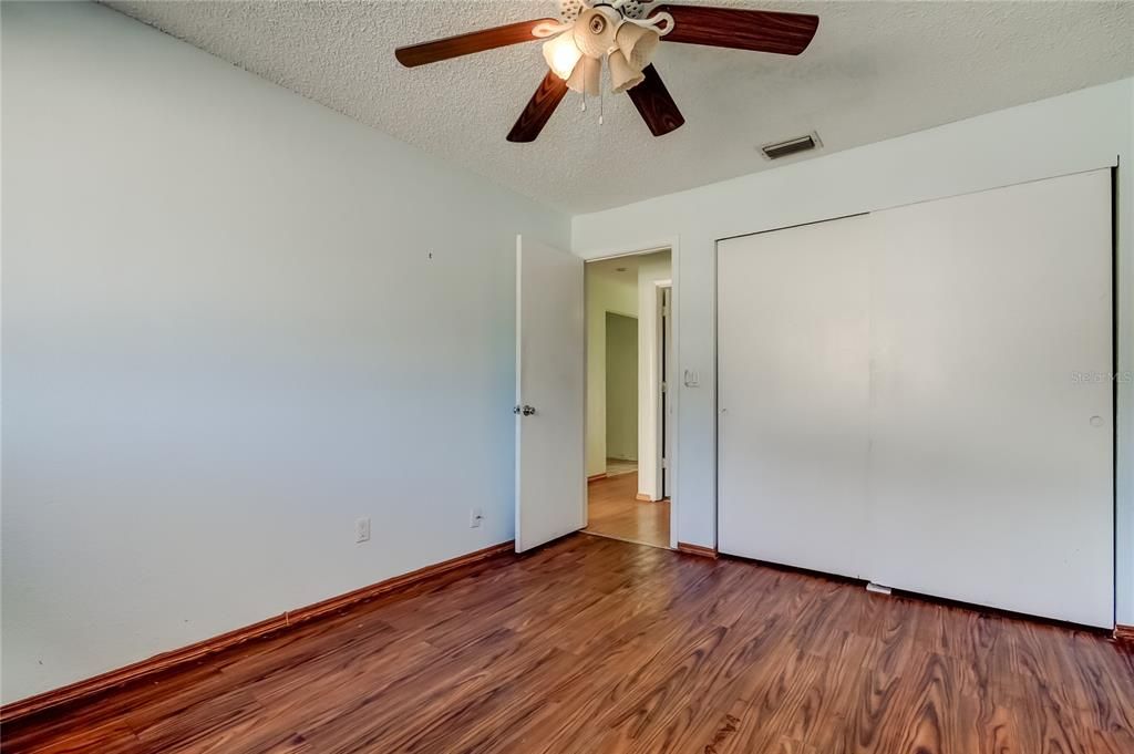 Activo con contrato: $89,900 (3 camas, 2 baños, 1356 Pies cuadrados)