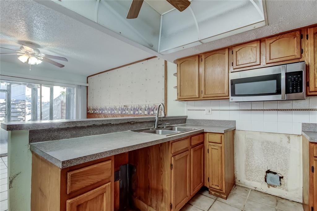 Activo con contrato: $89,900 (3 camas, 2 baños, 1356 Pies cuadrados)