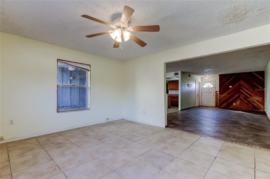 Activo con contrato: $89,900 (3 camas, 2 baños, 1356 Pies cuadrados)
