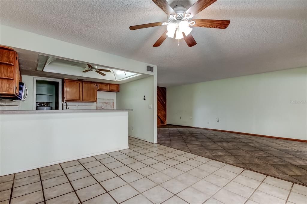 Activo con contrato: $89,900 (3 camas, 2 baños, 1356 Pies cuadrados)