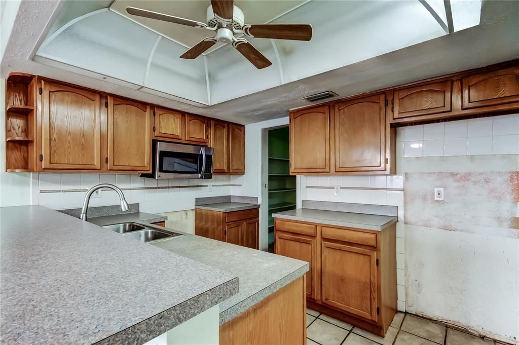 Activo con contrato: $89,900 (3 camas, 2 baños, 1356 Pies cuadrados)