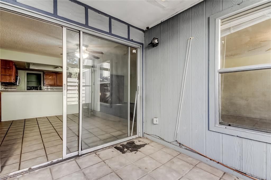 Activo con contrato: $89,900 (3 camas, 2 baños, 1356 Pies cuadrados)