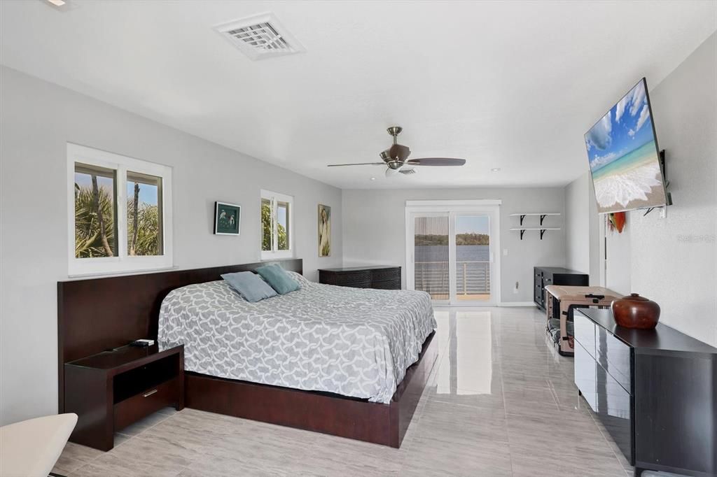 For Sale: $2,420,000 (4 beds, 4 baths, 4071 Square Feet)