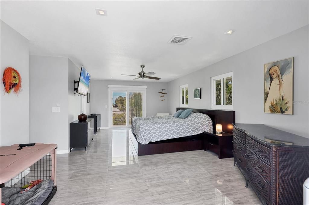 For Sale: $2,420,000 (4 beds, 4 baths, 4071 Square Feet)
