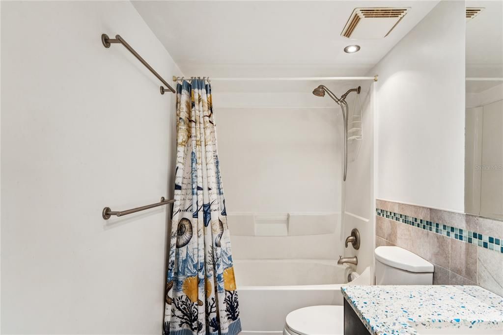 Под контрактом: $144,999 (1 спален, 1 ванн, 630 Квадратных фут)