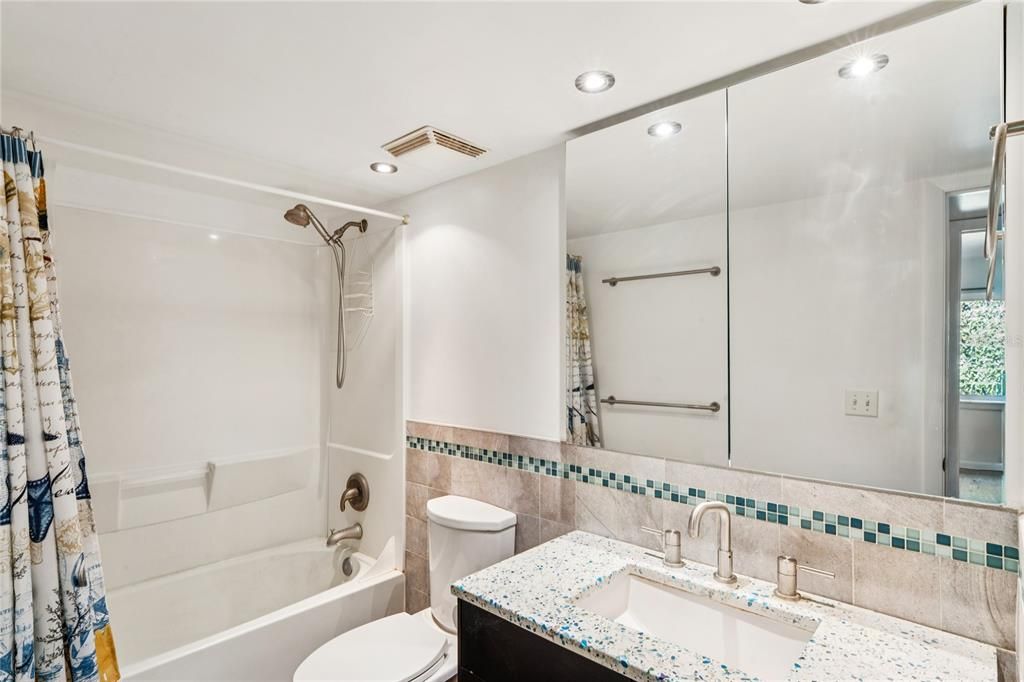 Под контрактом: $144,999 (1 спален, 1 ванн, 630 Квадратных фут)