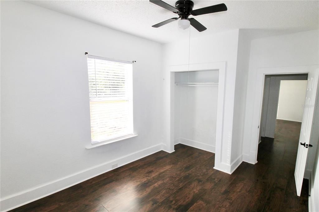 En Venta: $284,900 (5 camas, 0 baños, 1384 Pies cuadrados)