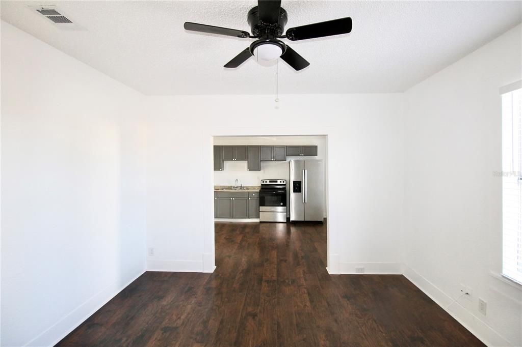 En Venta: $284,900 (5 camas, 0 baños, 1384 Pies cuadrados)
