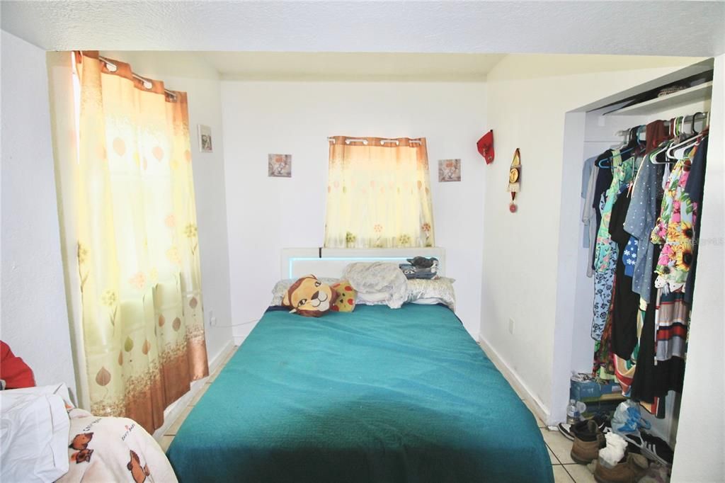 En Venta: $284,900 (5 camas, 0 baños, 1384 Pies cuadrados)