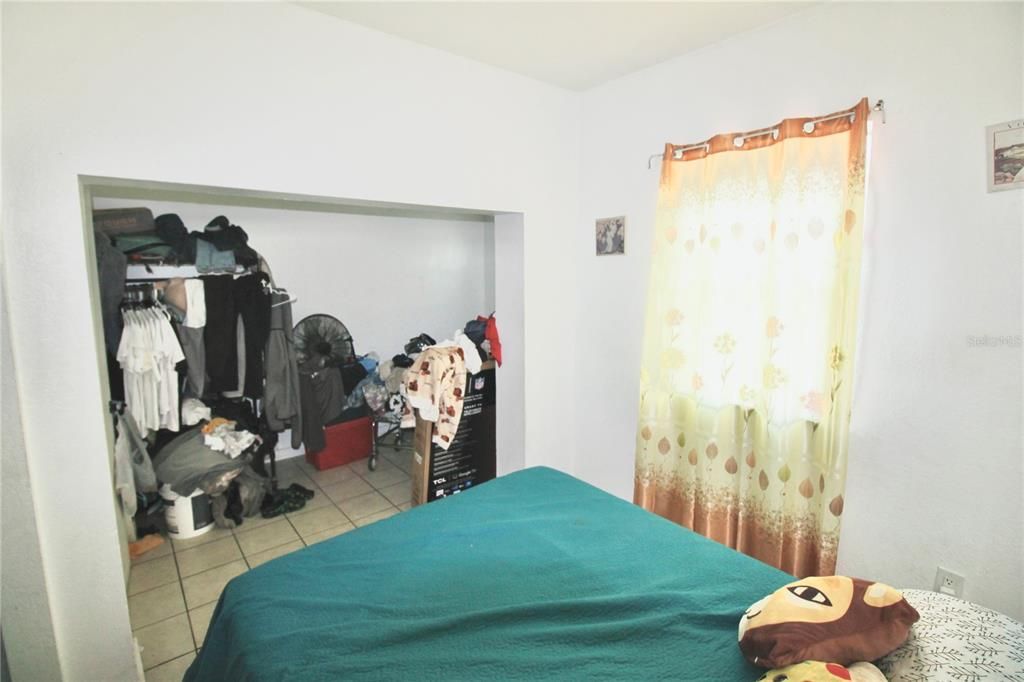 En Venta: $284,900 (5 camas, 0 baños, 1384 Pies cuadrados)
