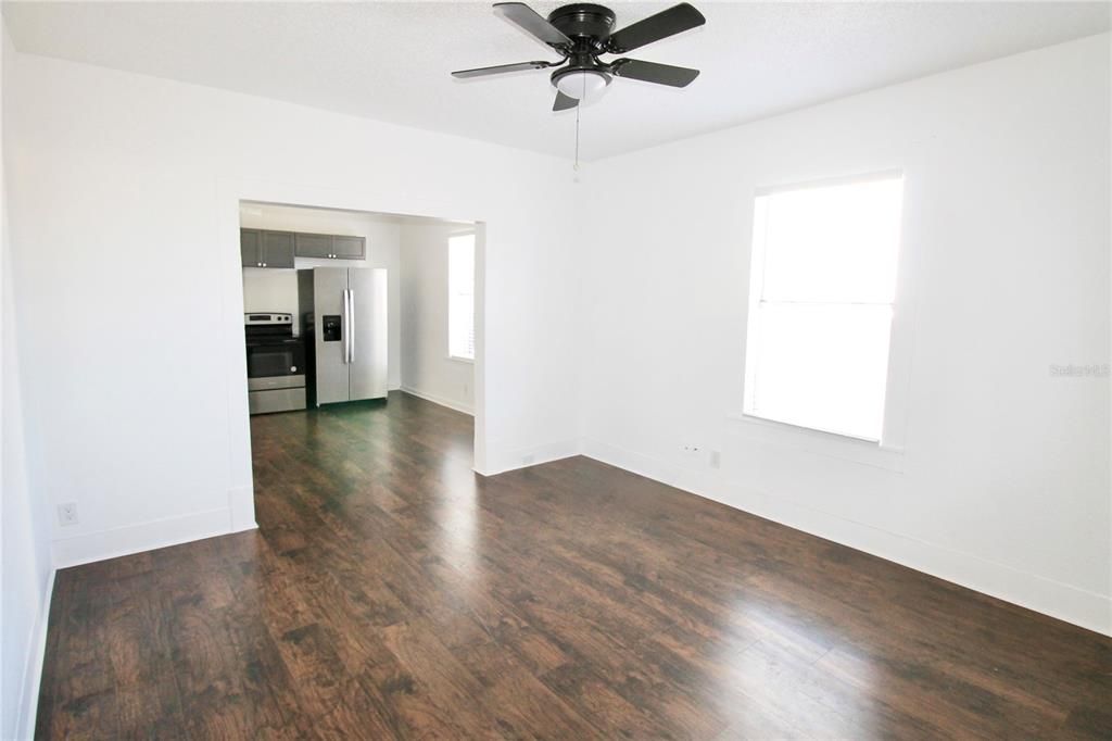 En Venta: $284,900 (5 camas, 0 baños, 1384 Pies cuadrados)