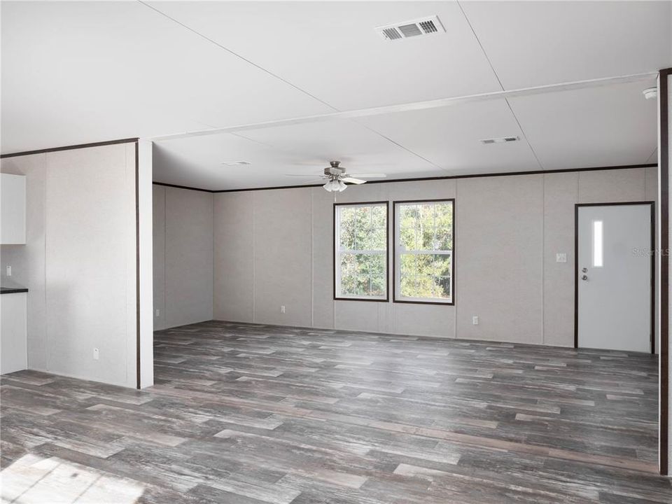 На продажу: $275,000 (5 спален, 3 ванн, 2240 Квадратных фут)