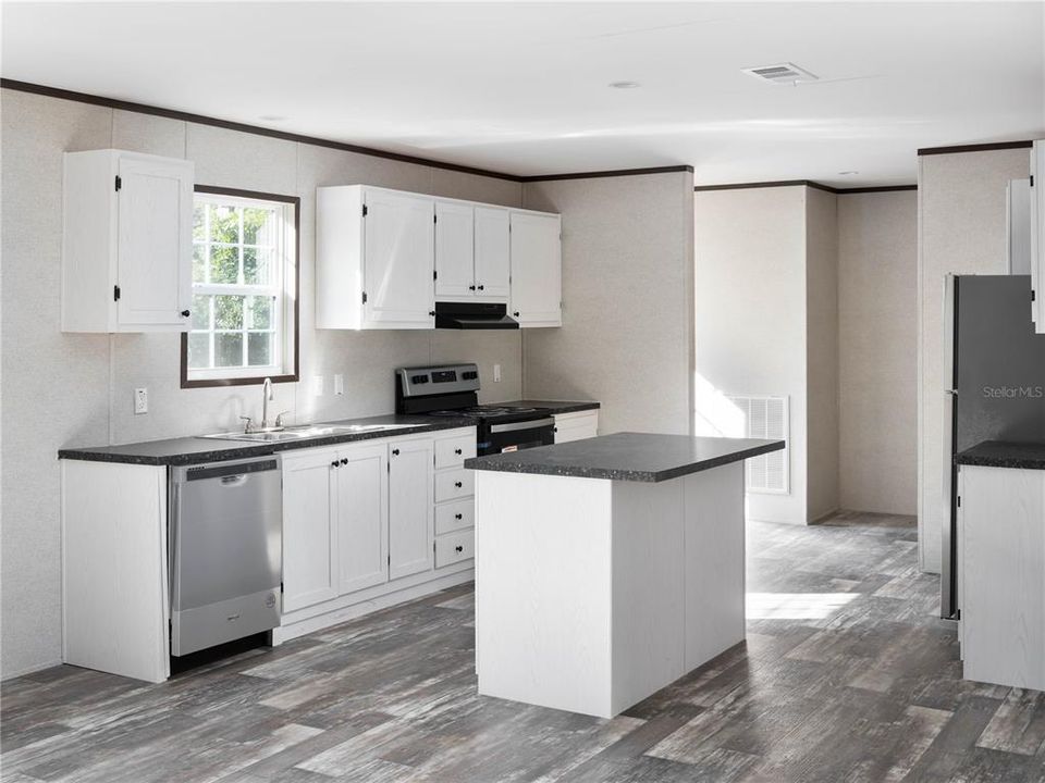 На продажу: $275,000 (5 спален, 3 ванн, 2240 Квадратных фут)