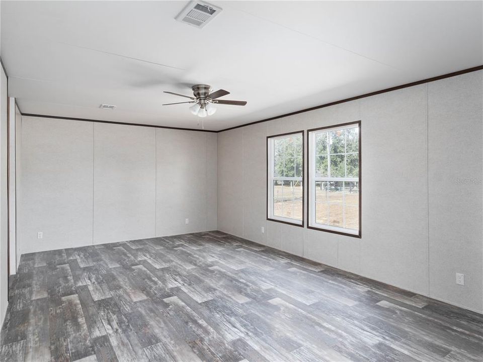 На продажу: $275,000 (5 спален, 3 ванн, 2240 Квадратных фут)