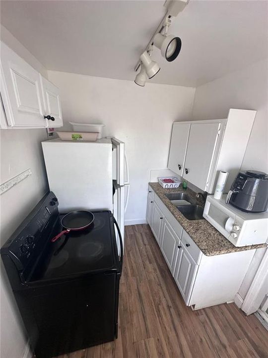 На продажу: $199,900 (0 спален, 0 ванн, 1080 Квадратных фут)